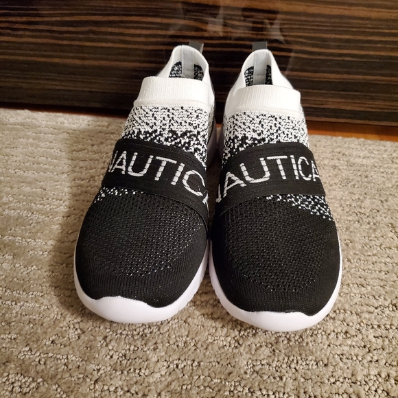 nautica slip on tennis shoes